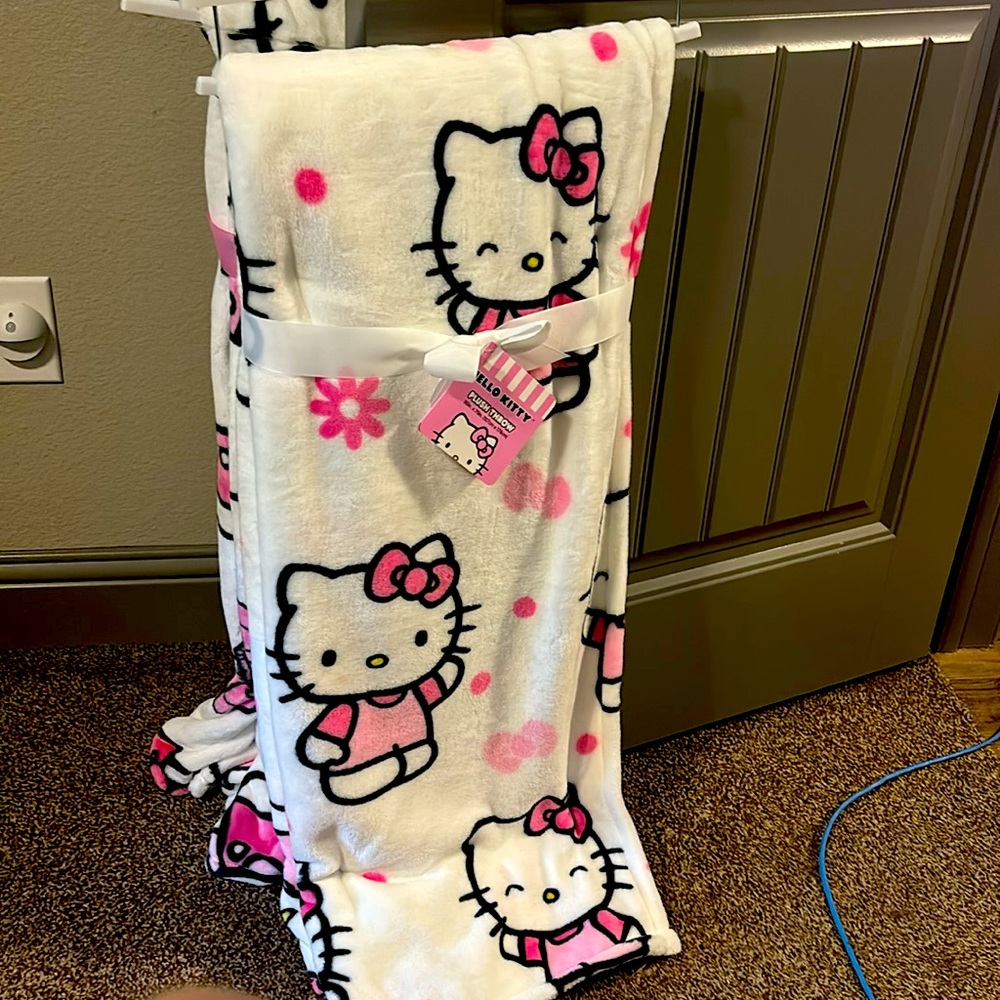 Hello kitty blanket - Picture 2 of 3